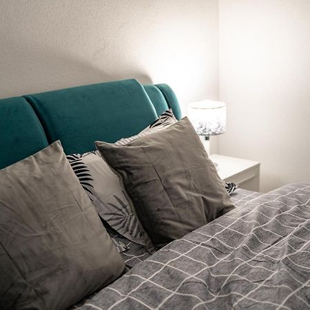 Cozy Apartment In Dumbravita Dumbravita  Esterno foto