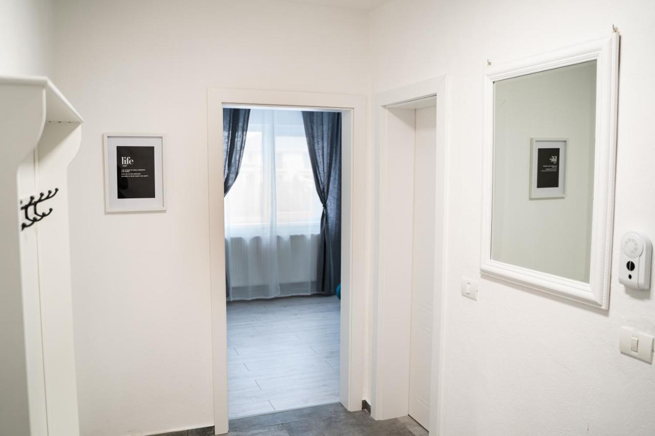 Cozy Apartment In Dumbravita Dumbravita  Esterno foto
